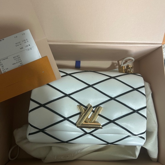 LV purse - Picture 1 of 11